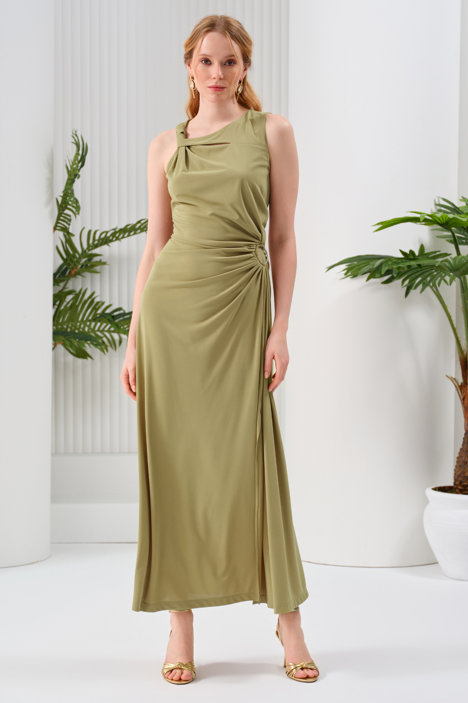 Yırtmaçlı Büzgü Detaylı Maxi Elbise