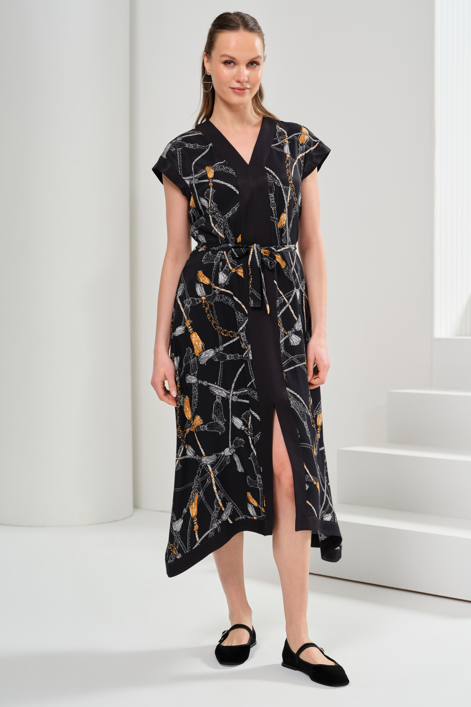 Beli Kuşaklı Asimetrik Elbise