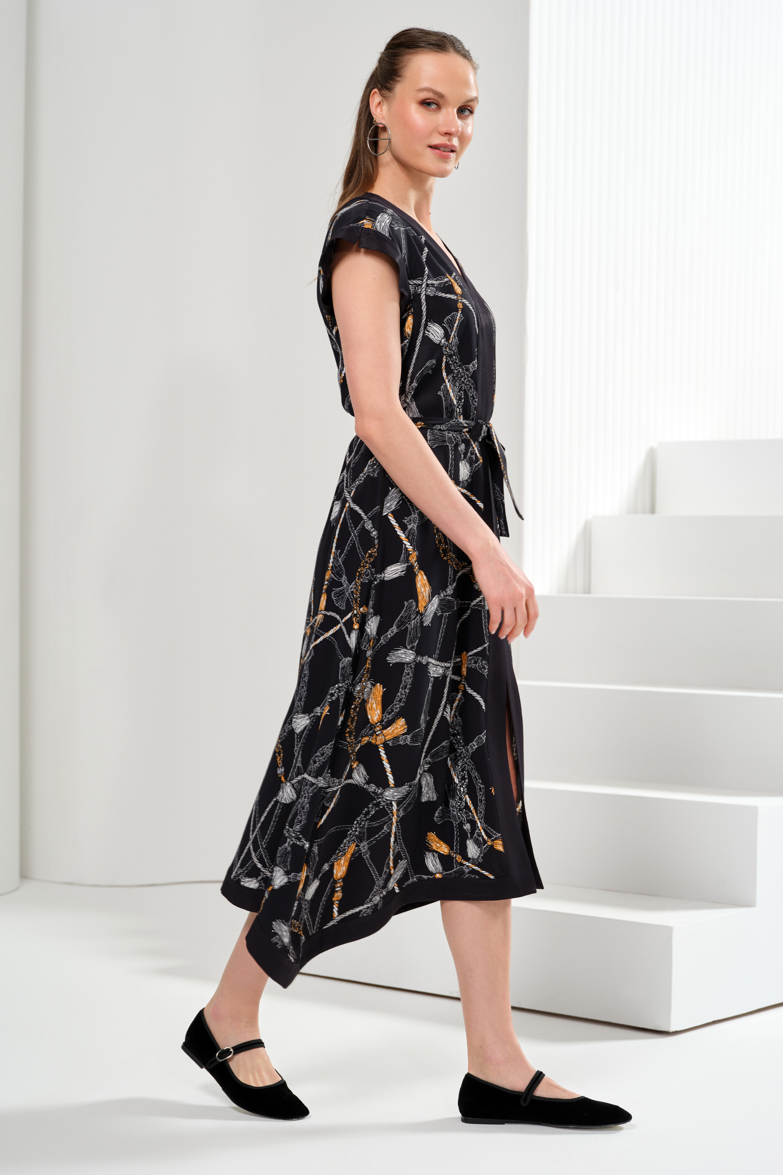 Beli Kuşaklı Asimetrik Elbise