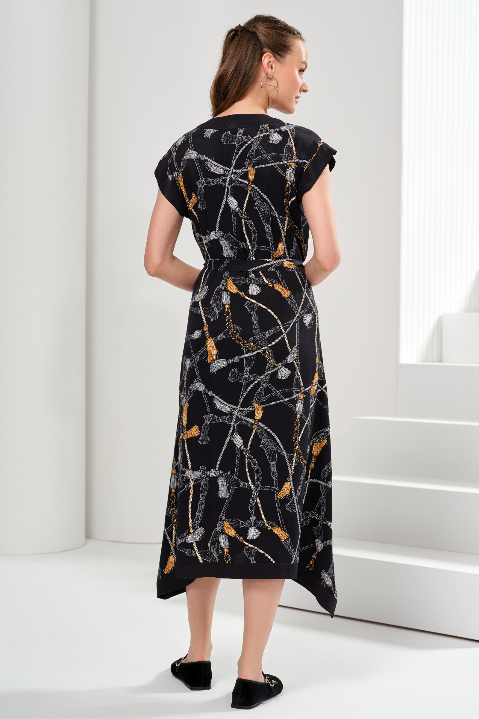 Beli Kuşaklı Asimetrik Elbise