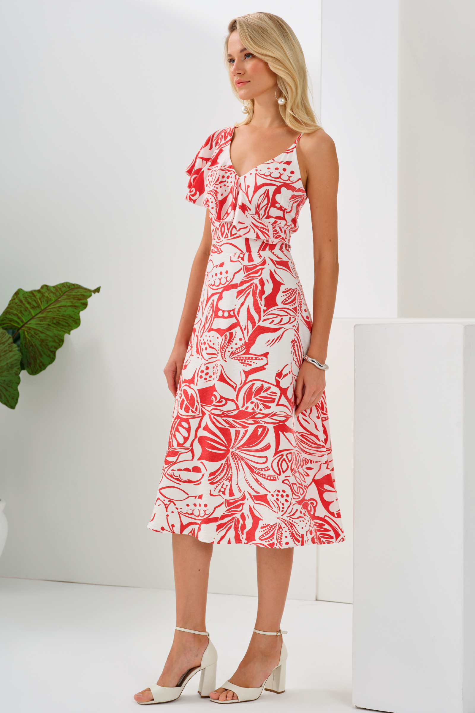 Asimetrik Fırfır Detaylı Şık Elbise