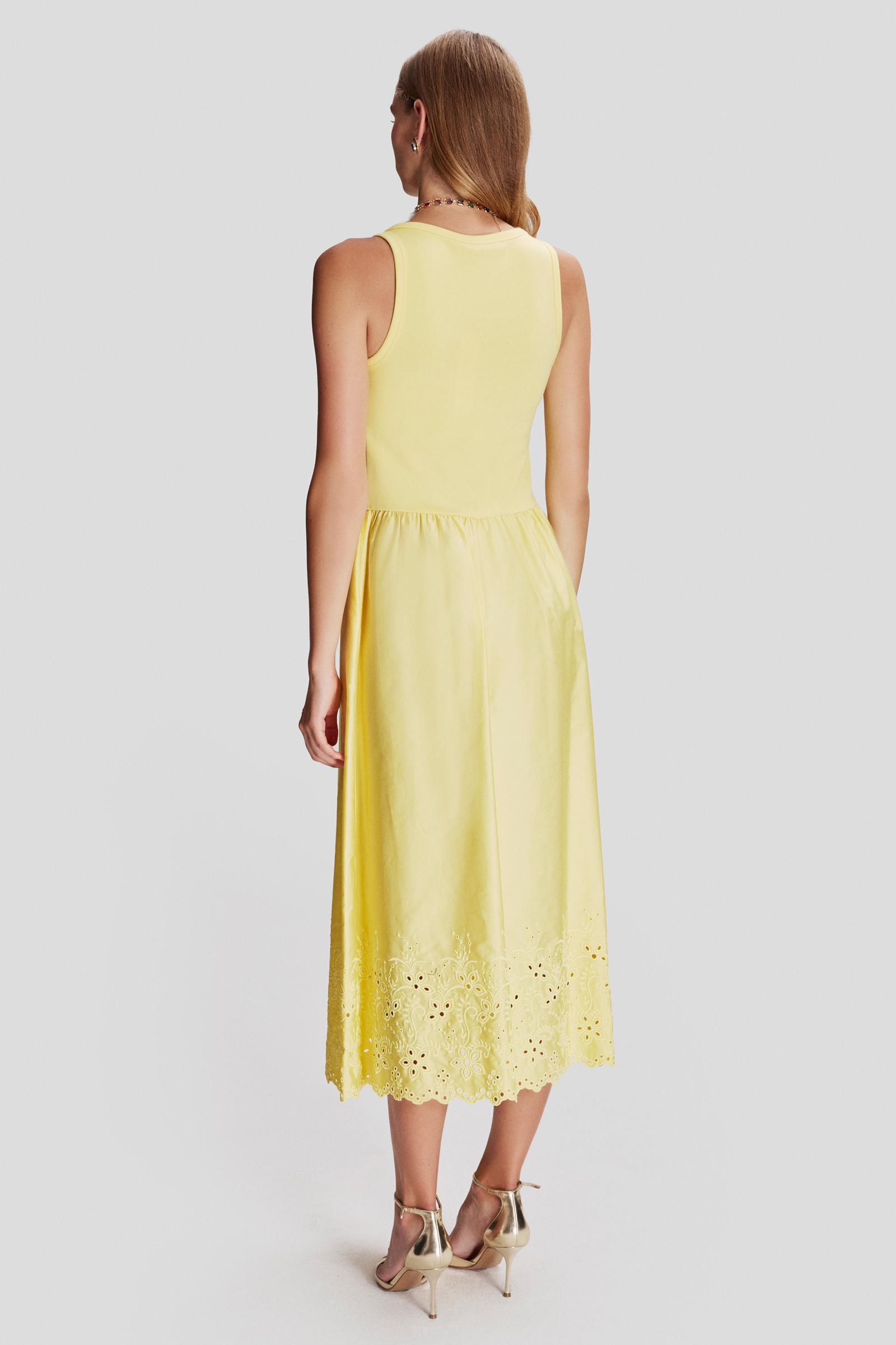 Etek Ucu Brodeli Kumaş Karışımlı Elbise