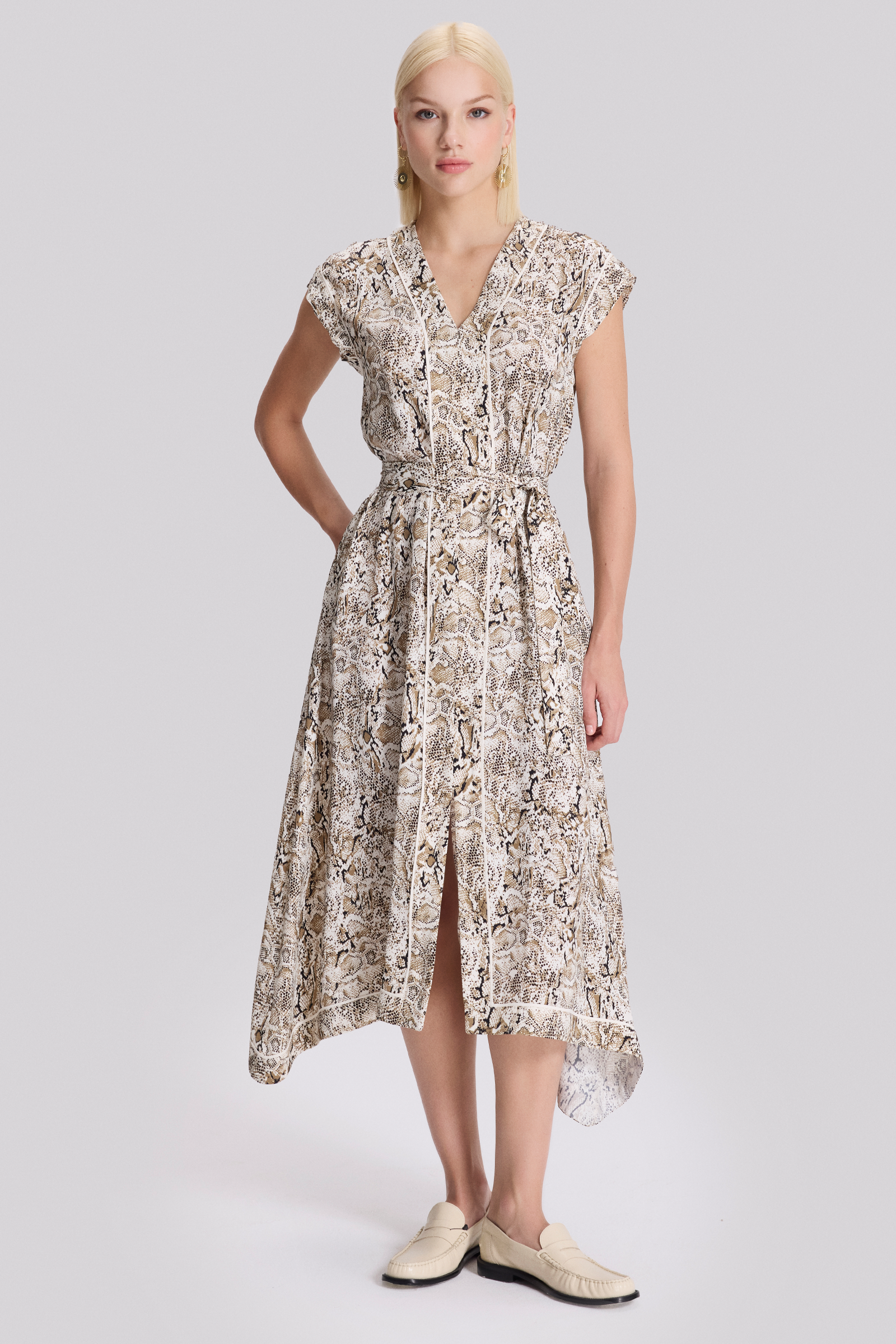 Beli Kuşaklı Asimetrik Elbise