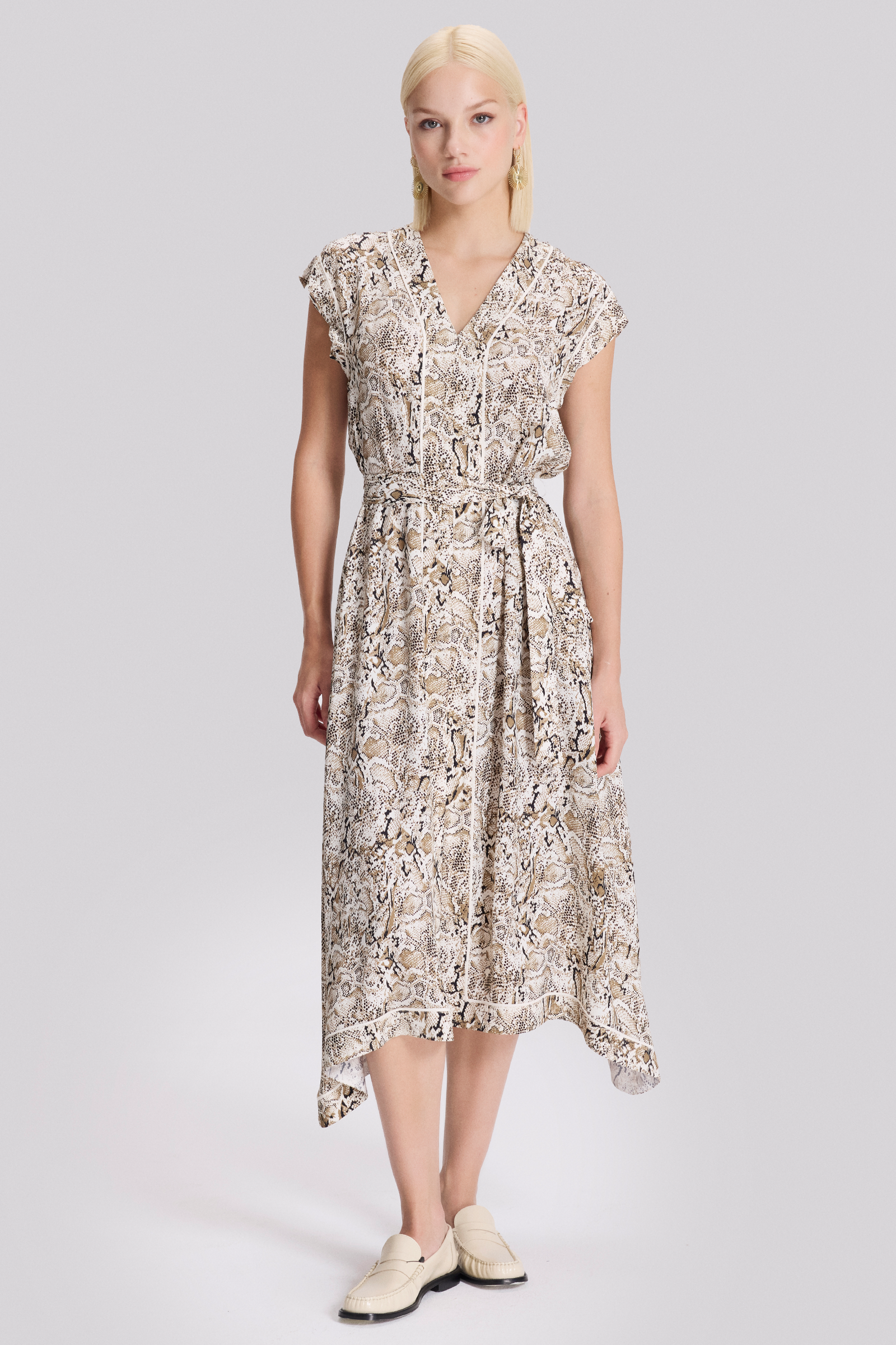 Beli Kuşaklı Asimetrik Elbise