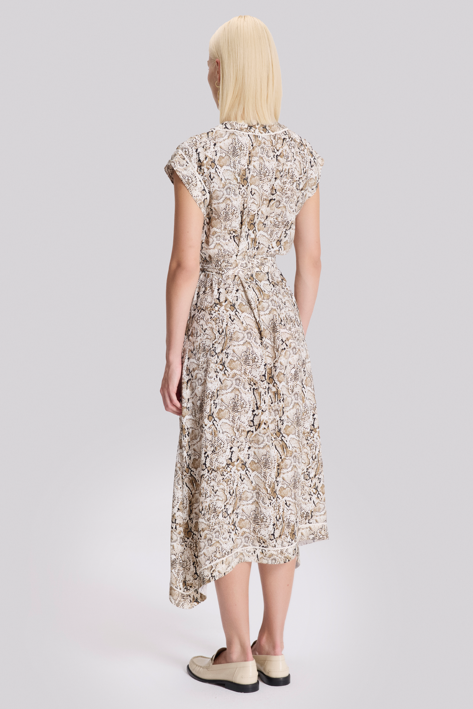 Beli Kuşaklı Asimetrik Elbise