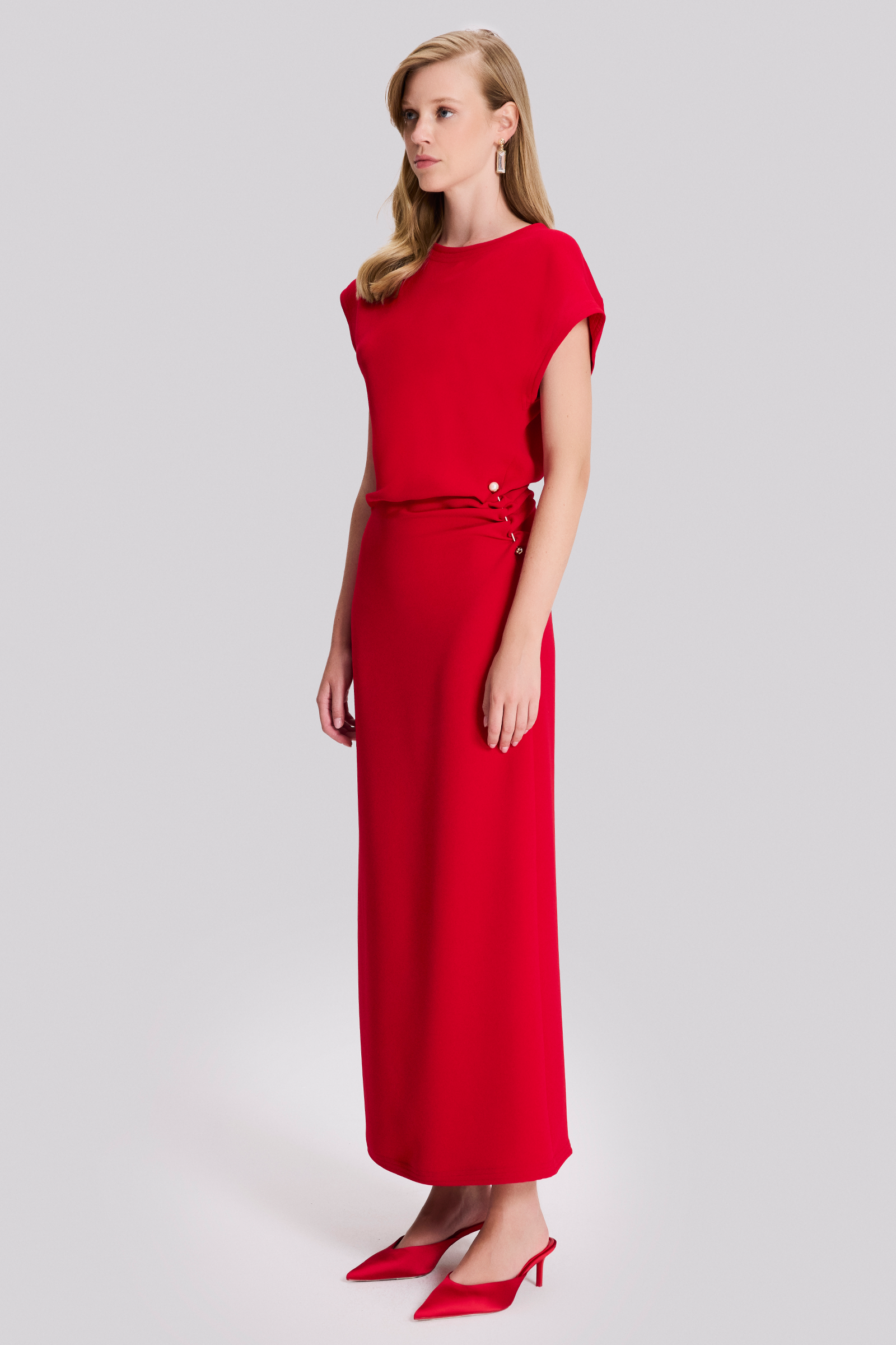 Aksesuar Detaylı Şık Elbise