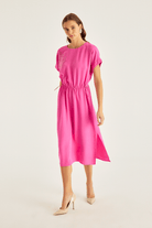 Nakış Detaylı Beli Büzgülü Midiboy Elbise