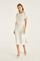 Nakış Detaylı Beli Büzgülü Midiboy Elbise