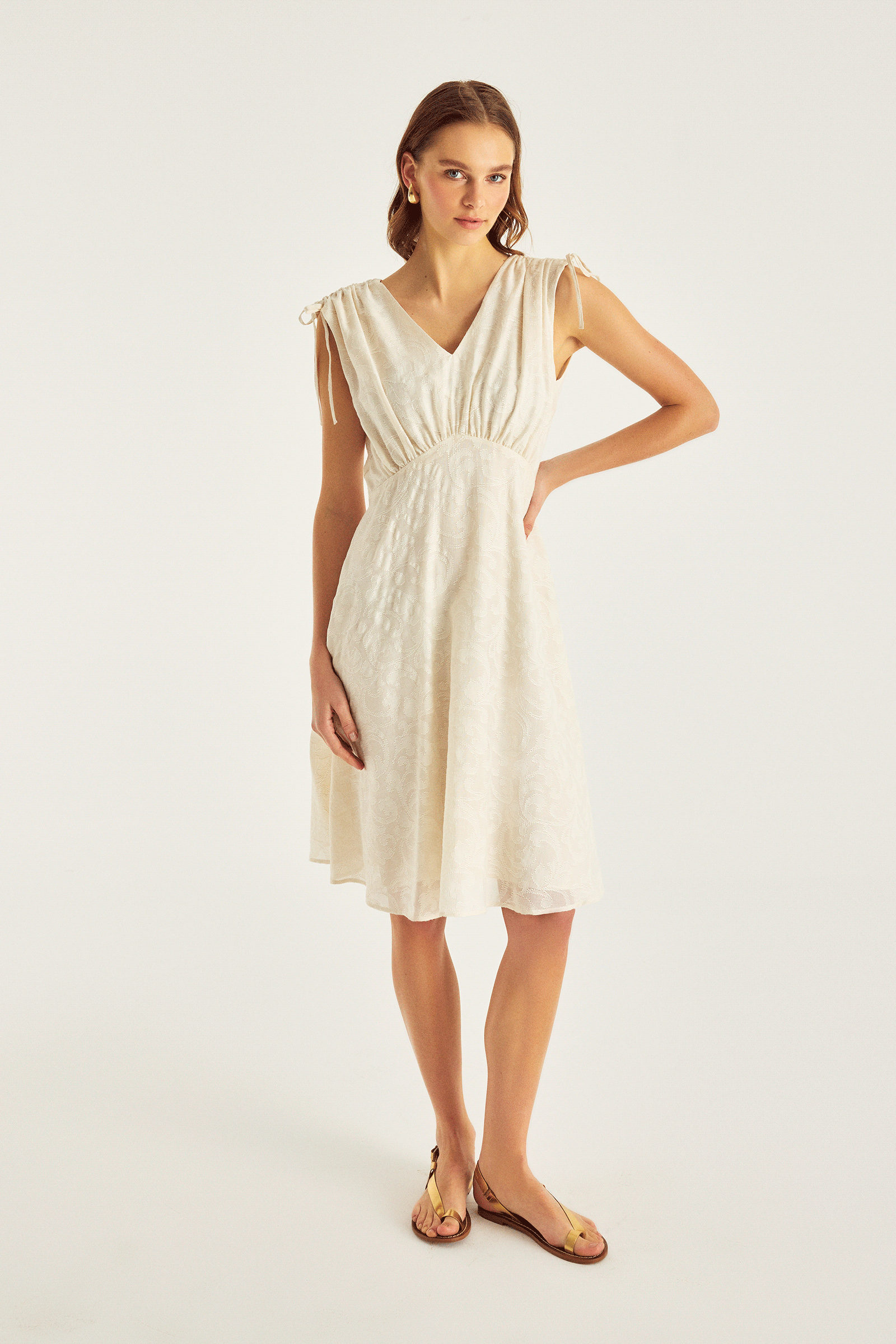 Omuzu Büzgü Detaylı Midi Boy Elbise