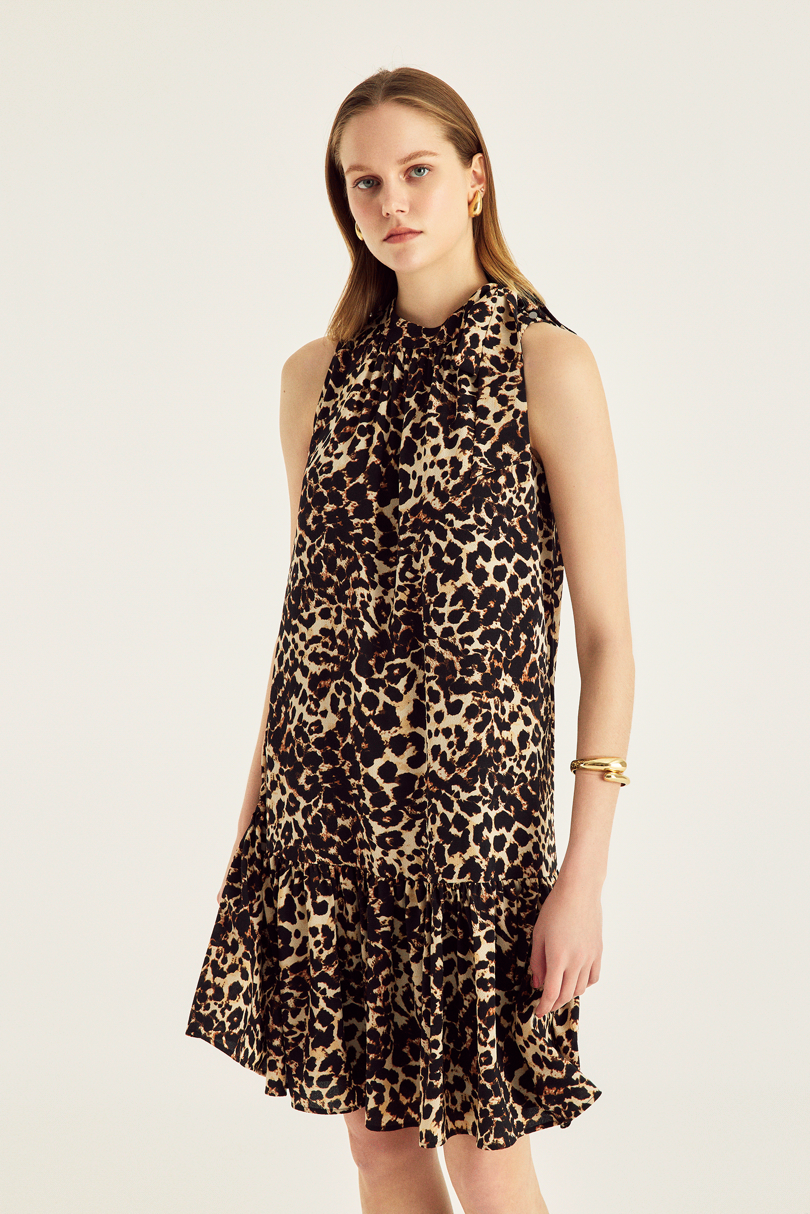 Yakası Bağlamalı Elbise