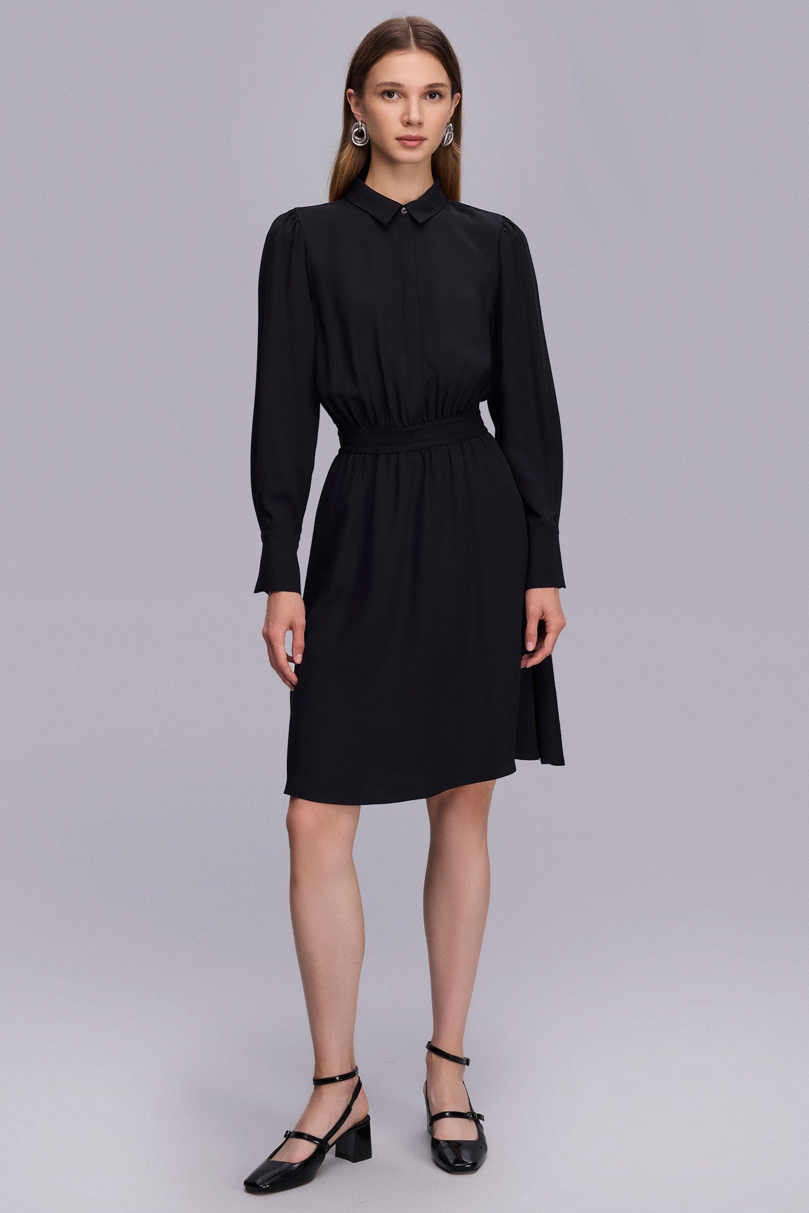 Beli Lastik Detaylı Diz Boy Desenli Elbise