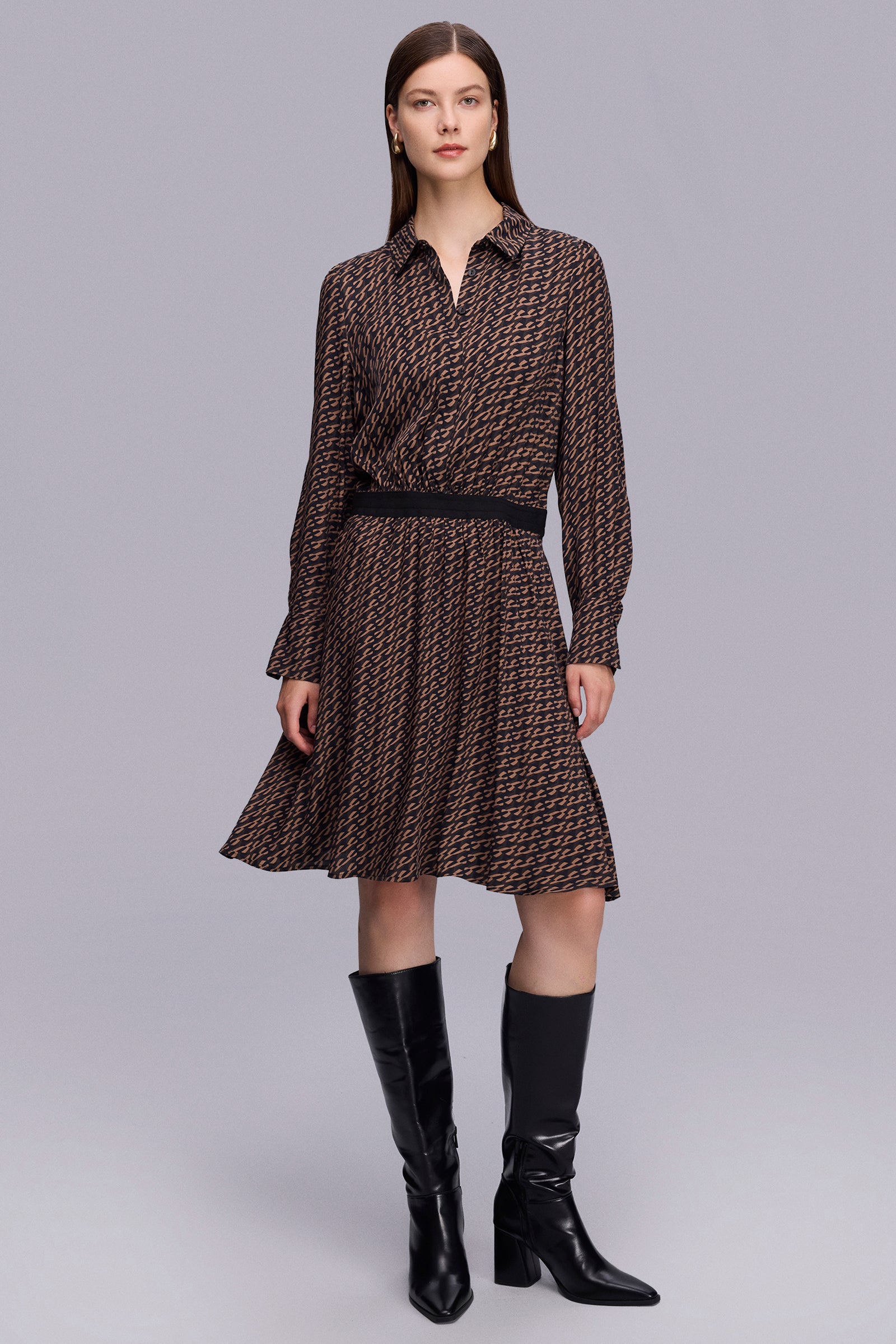 Beli Lastik Detaylı Diz Boy Desenli Elbise