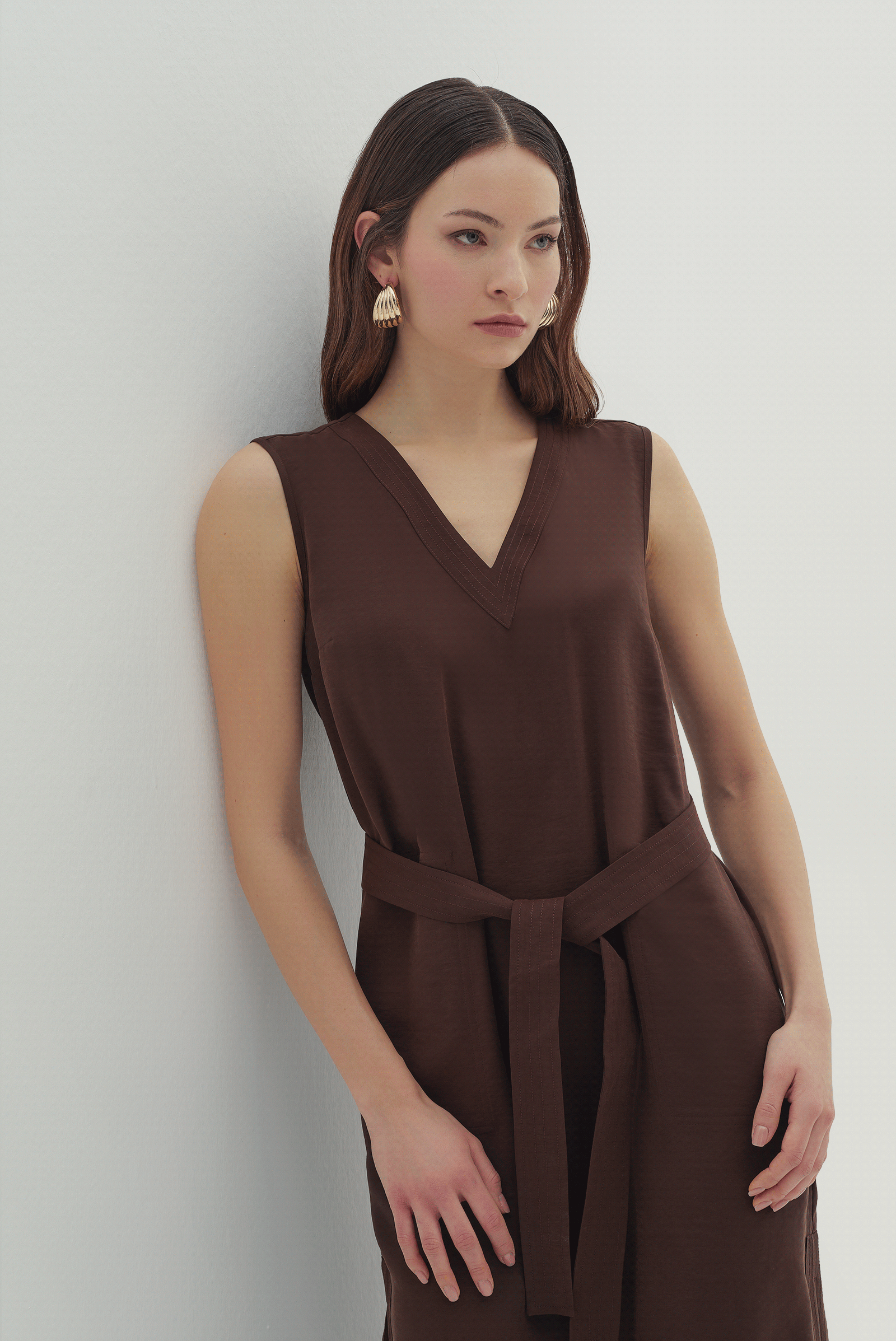 V Yaka Kemerli Midi Elbise