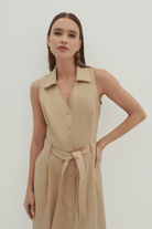 Kolsuz Kuşaklı Midi Boy Elbise