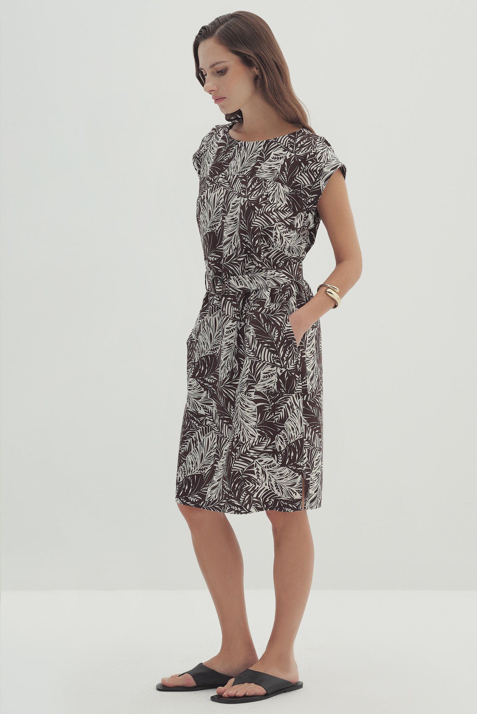 Yaprak Desenli Kemerli Midi Elbise