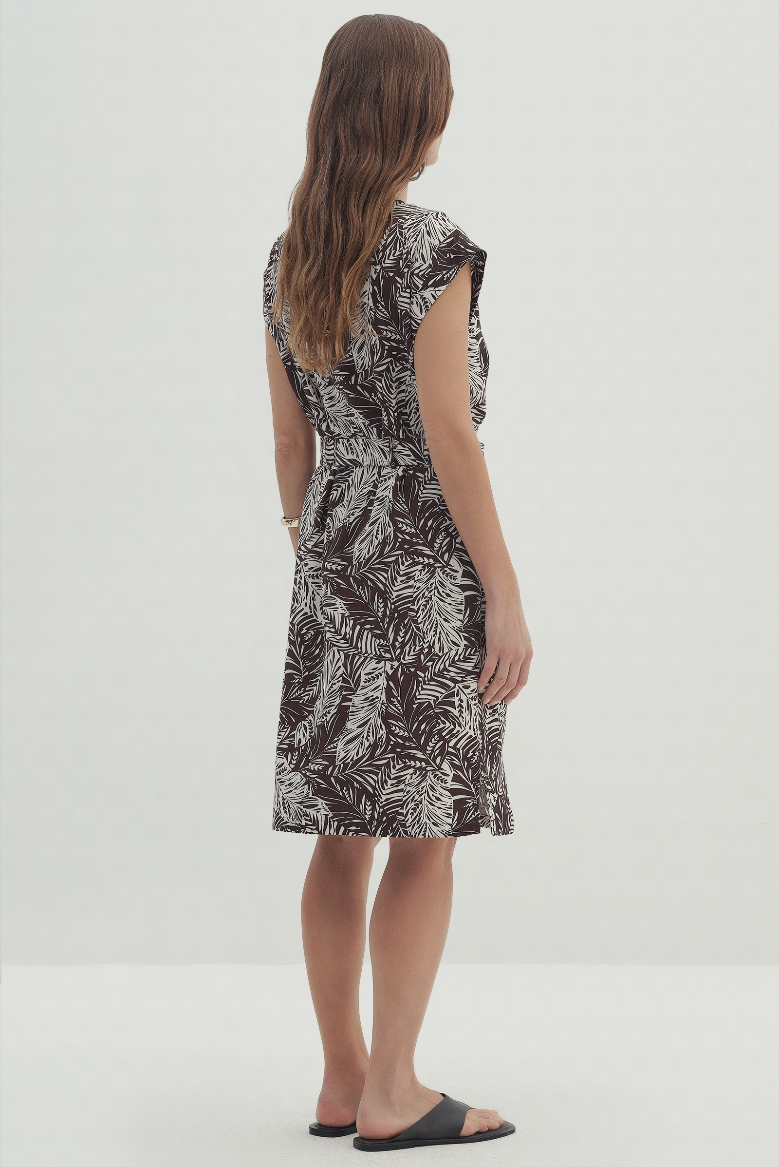 Yaprak Desenli Kemerli Midi Elbise