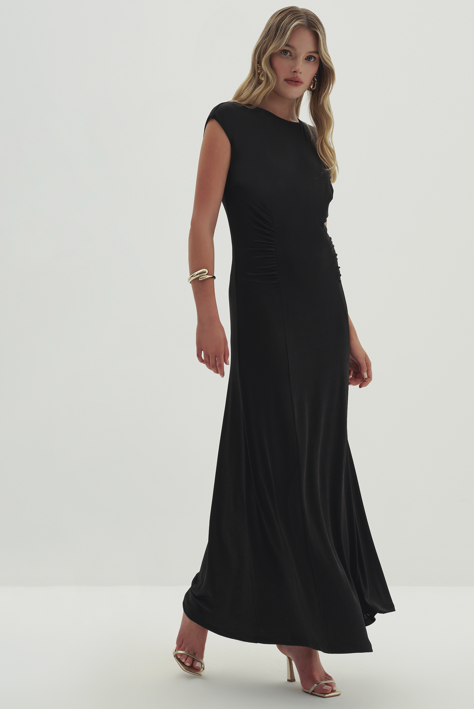 Büzgü Detaylı Uzun Elbise