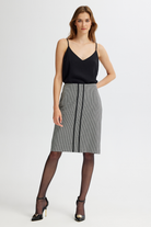 Önü Şerit Detaylı Klasik Etek