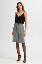 Önü Şerit Detaylı Klasik Etek