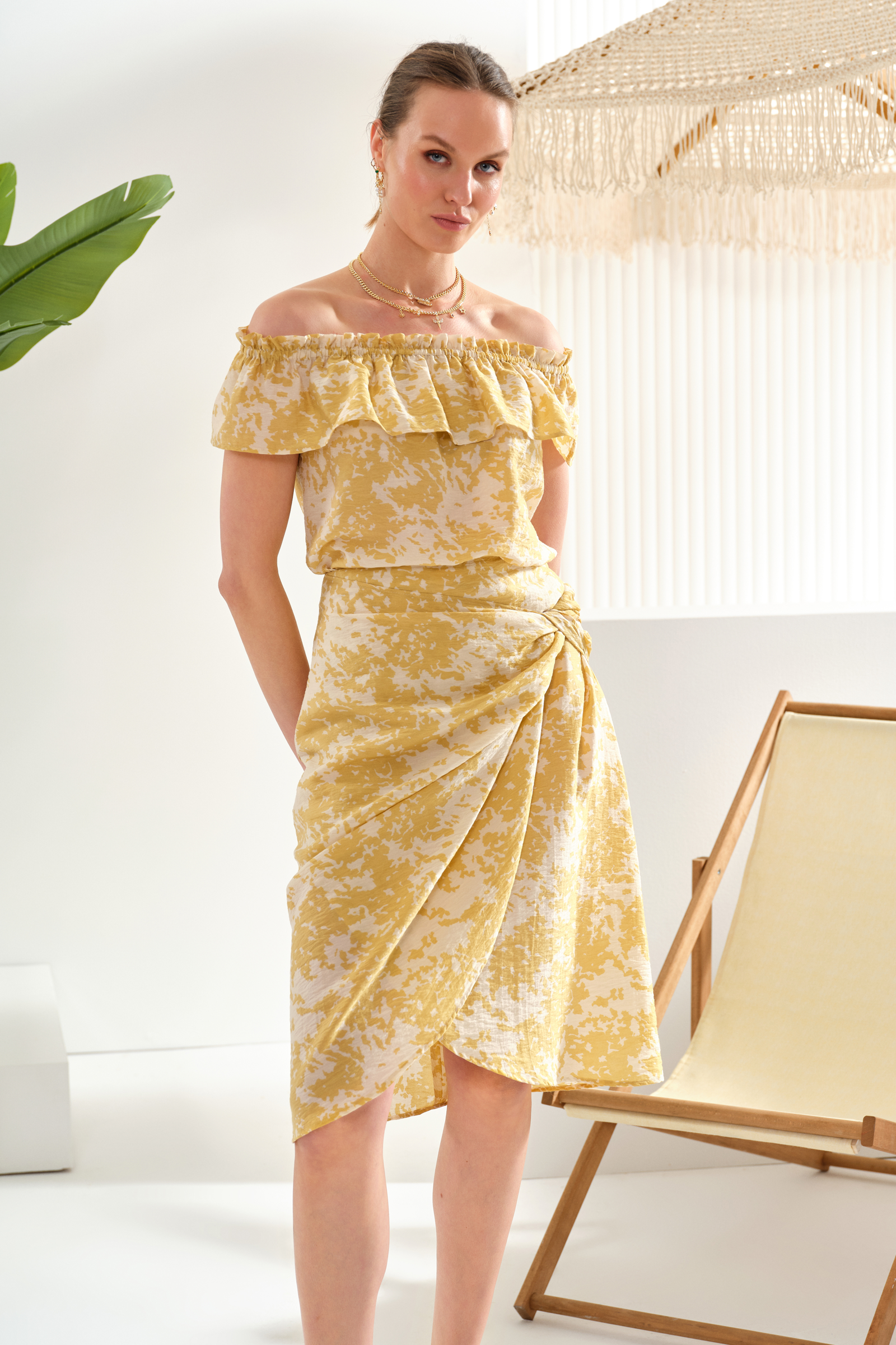 Burgu Detaylı Midi Boy Etek