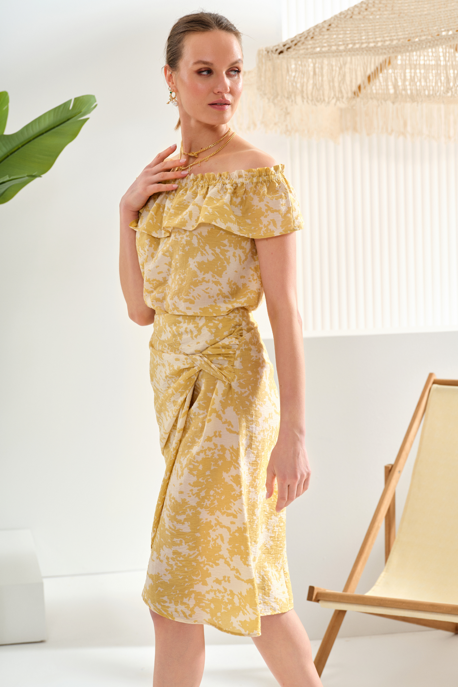 Burgu Detaylı Midi Boy Etek