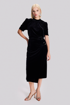 Aksesuar Detaylı Midi Boy Kadife Etek