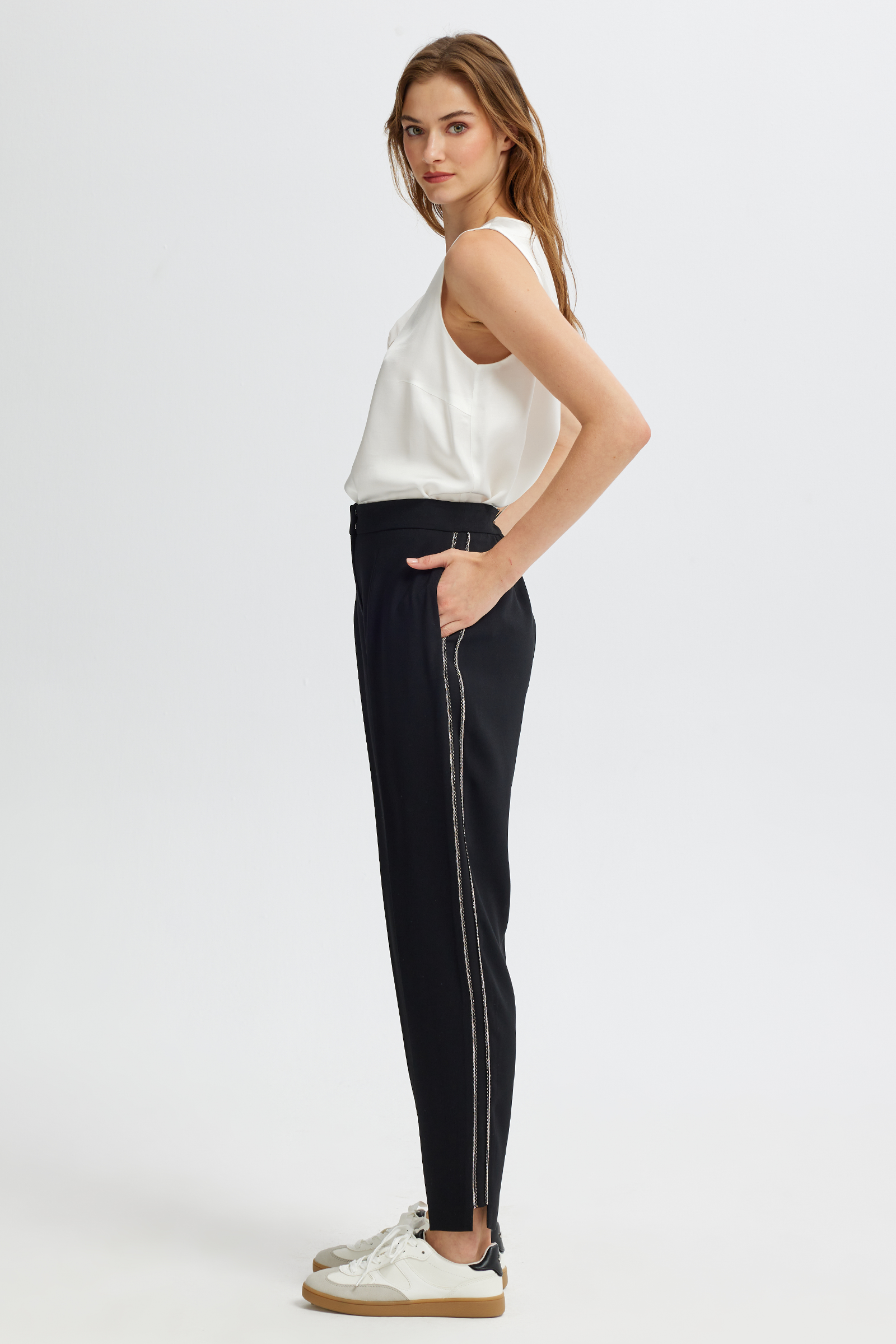 Yanları Şerit Detaylı Bilek Boy Pantolon