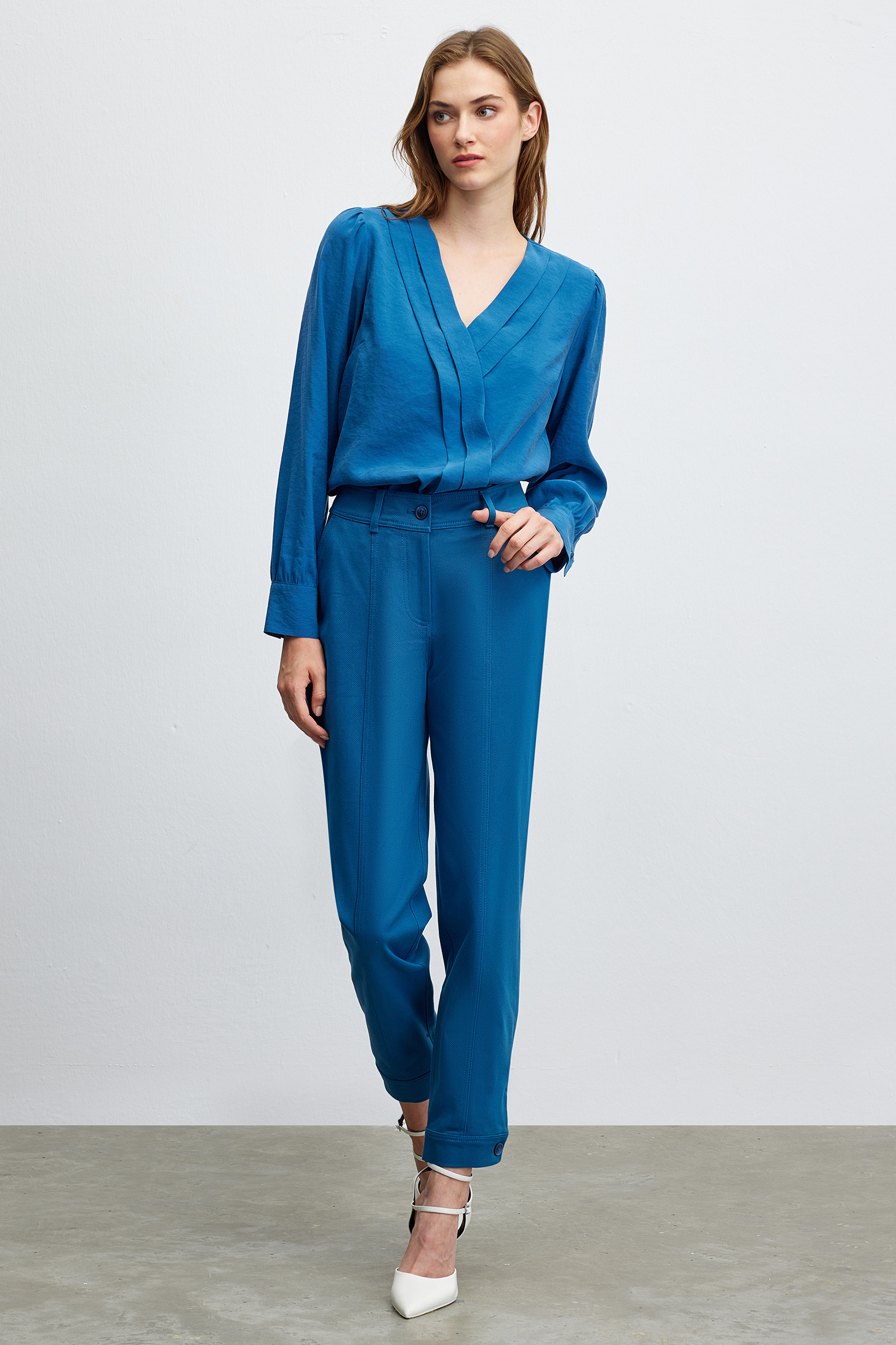 Paçası Düğmeli Havuç Form Pantolon