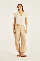 Yırtmaç Detaylı Nakışlı Pantolon