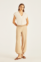 Yırtmaç Detaylı Nakışlı Pantolon