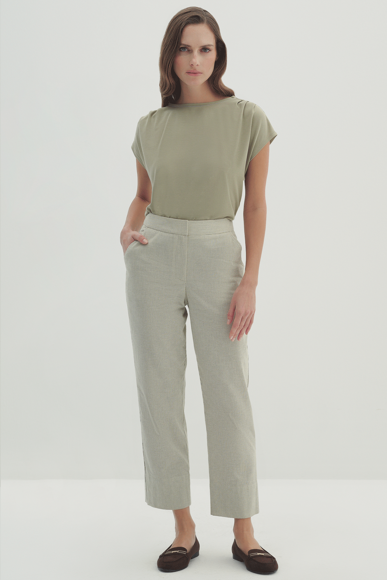 Yanları Şerit Detaylı Pantolon