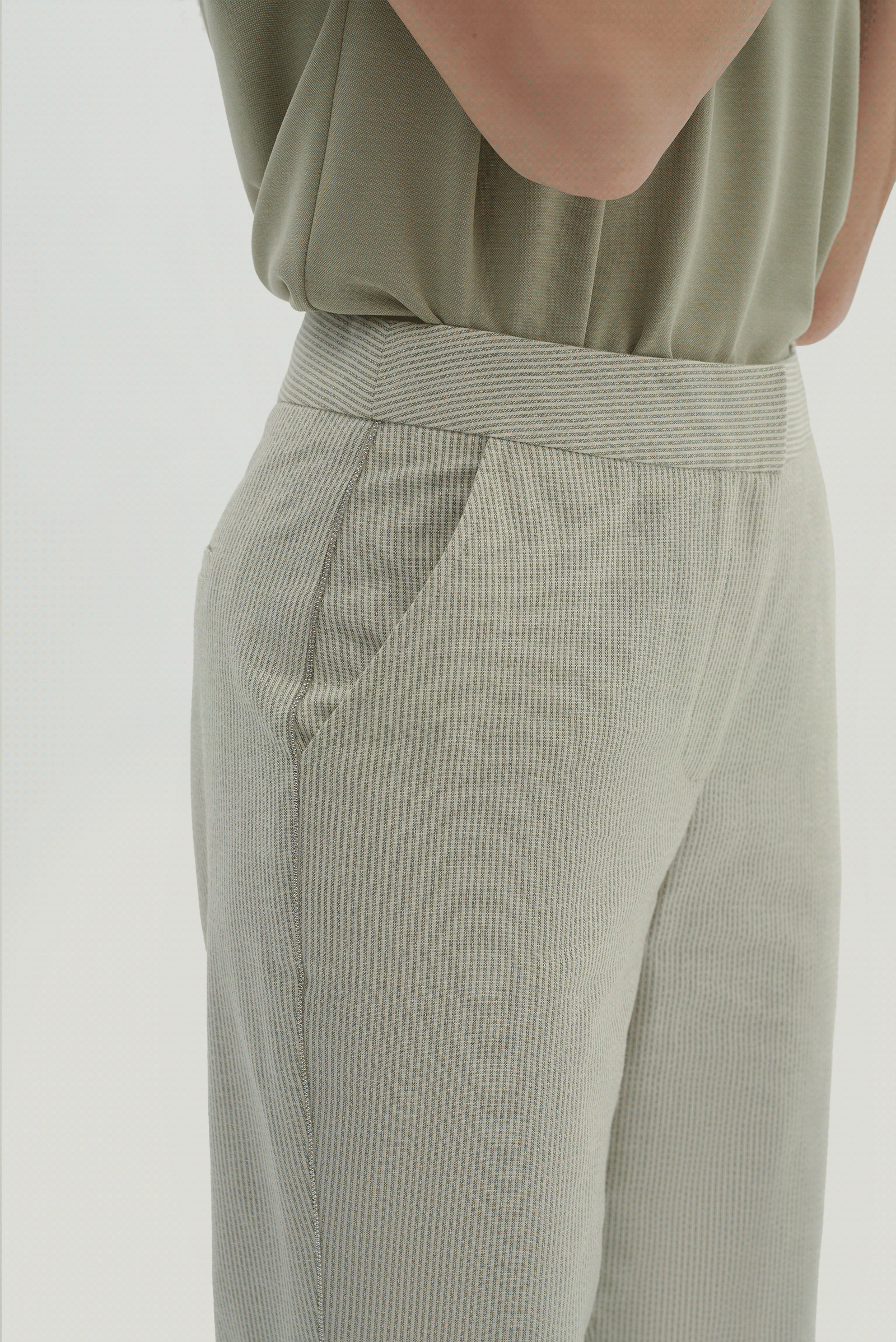 Yanları Şerit Detaylı Pantolon