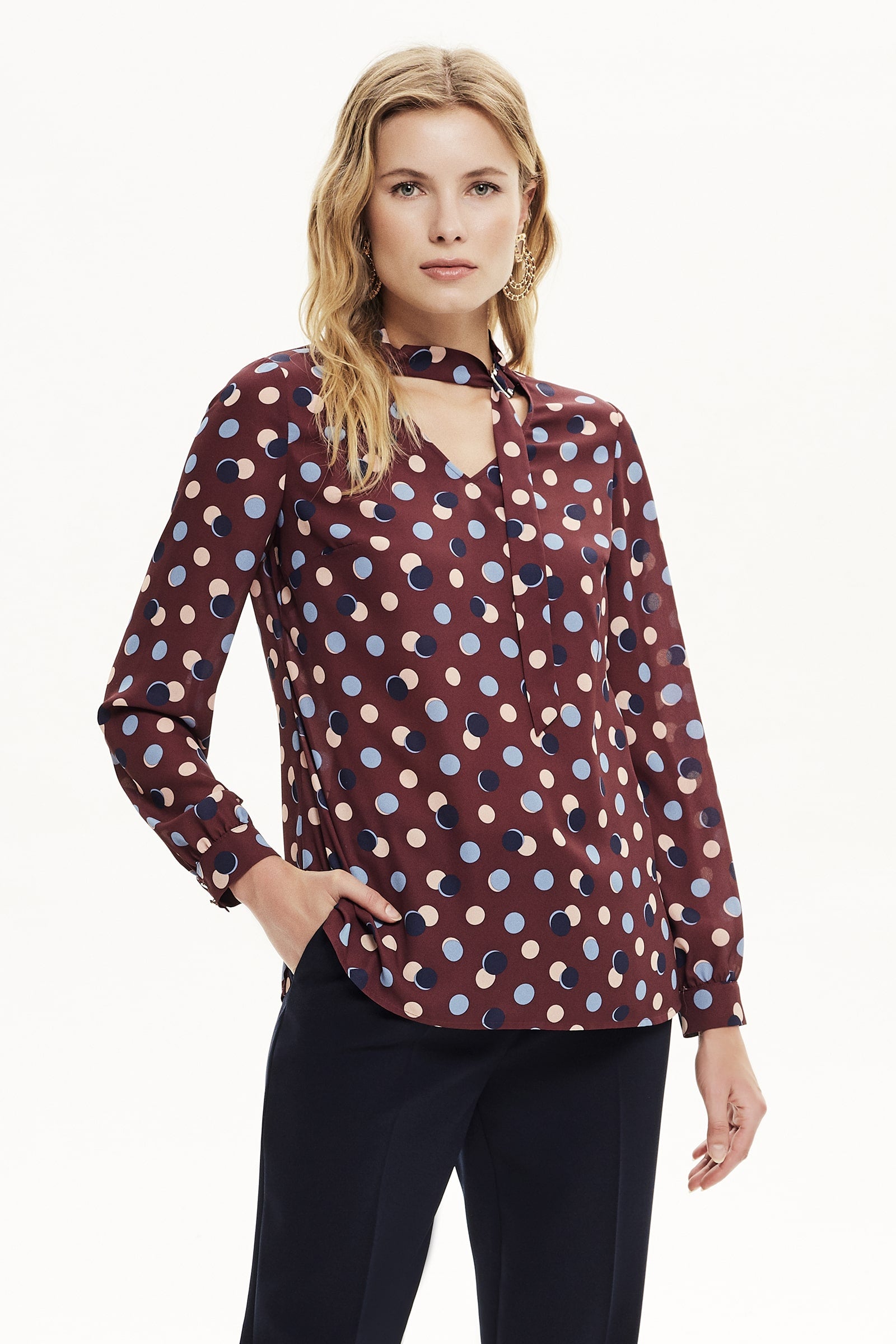 Yakası Kuşaklı Bluz