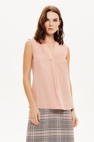 Önü Pileli Kolsuz Pudra Bluz