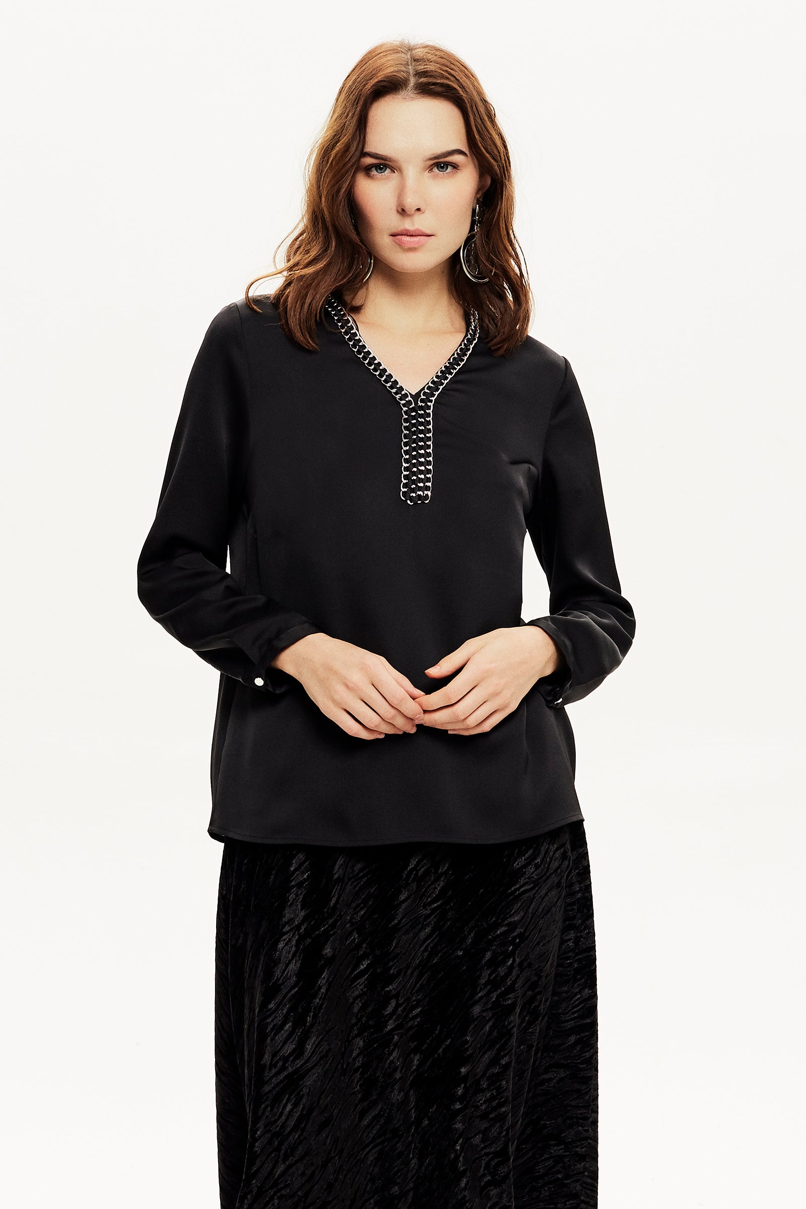 Yakası Zincirli Bluz