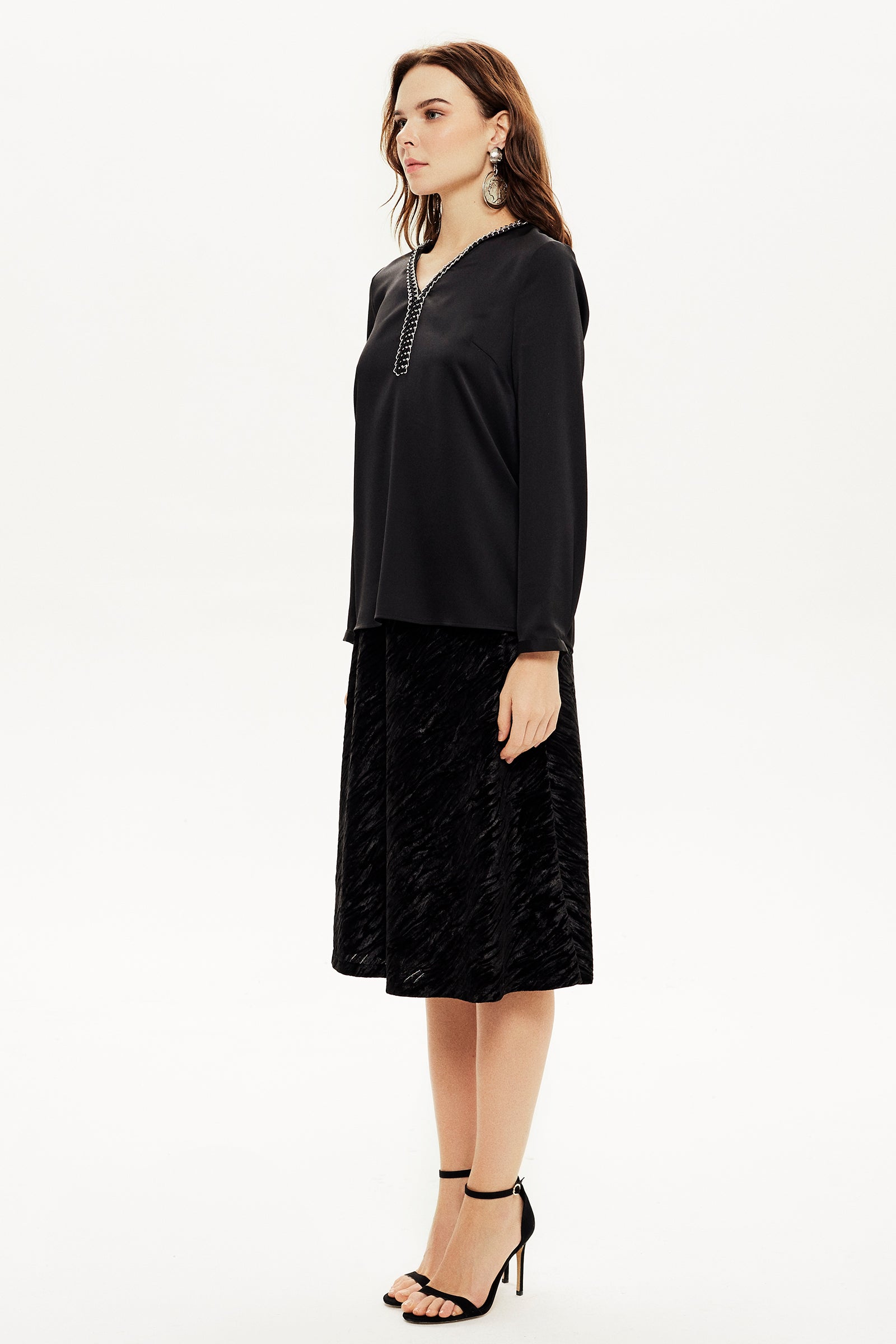 Yakası Zincirli Bluz