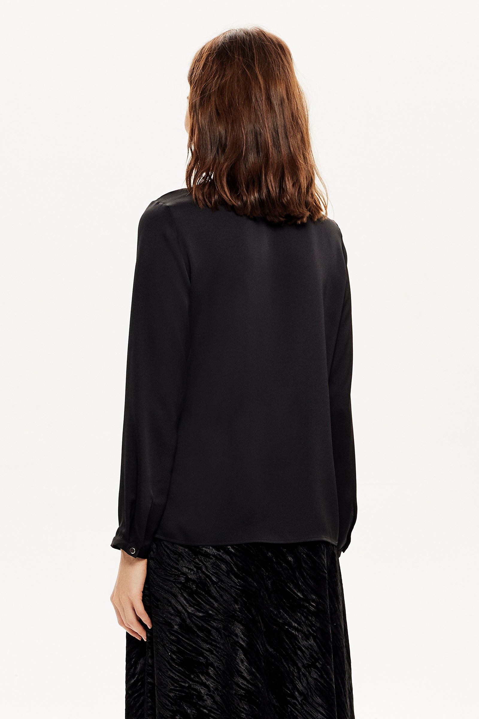 Yakası Zincirli Bluz