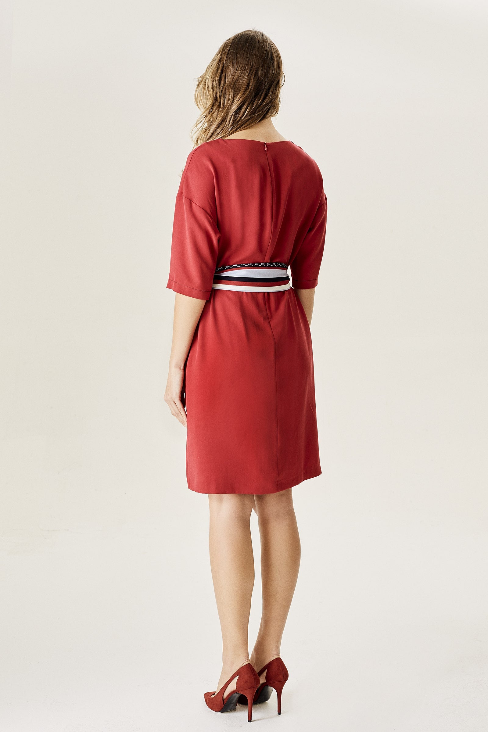 Yarasa Kollu Kuşaklı Elbise