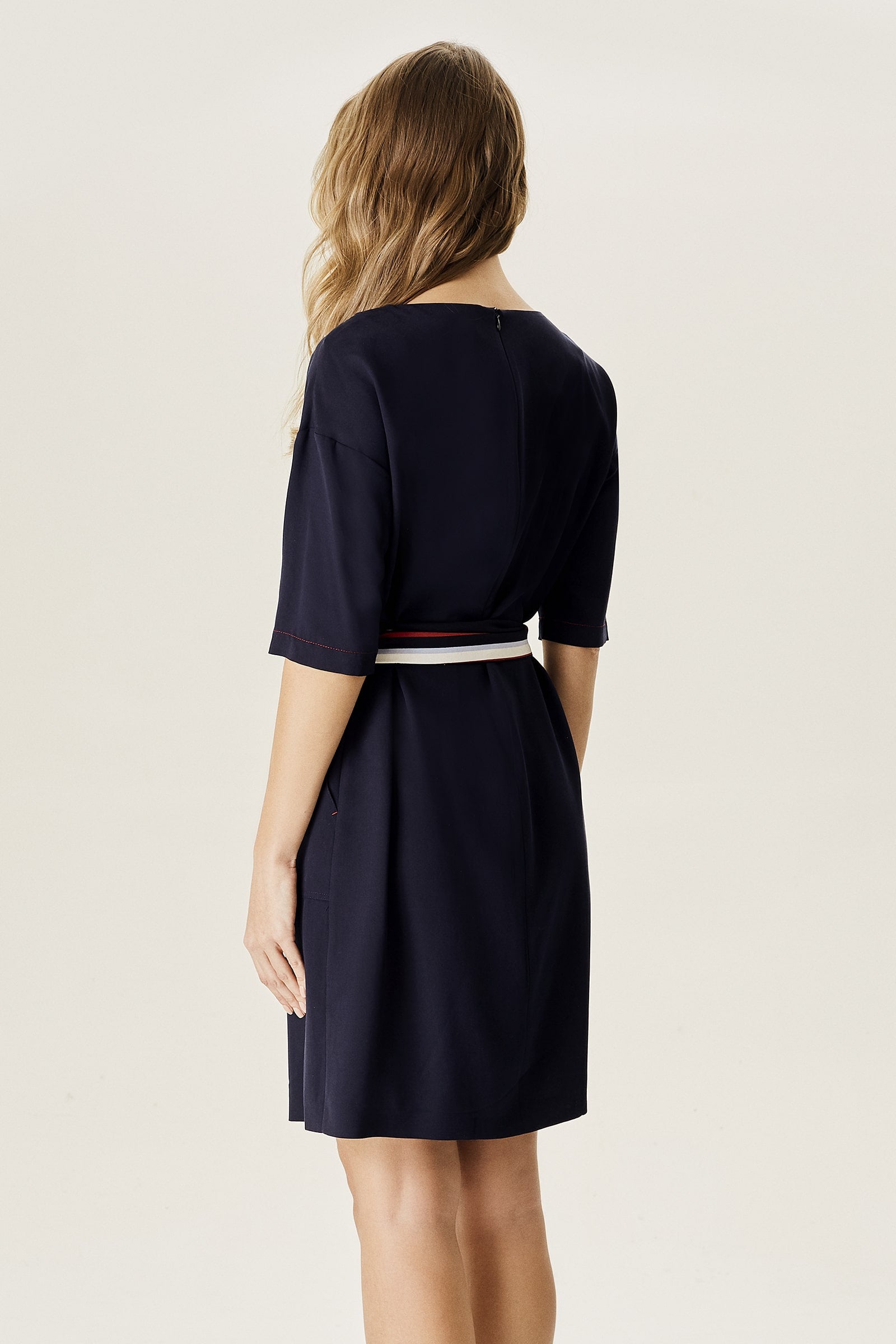 Yarasa Kollu Kuşaklı Elbise