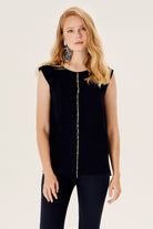 Zincir Detay Kolsuz Bluz