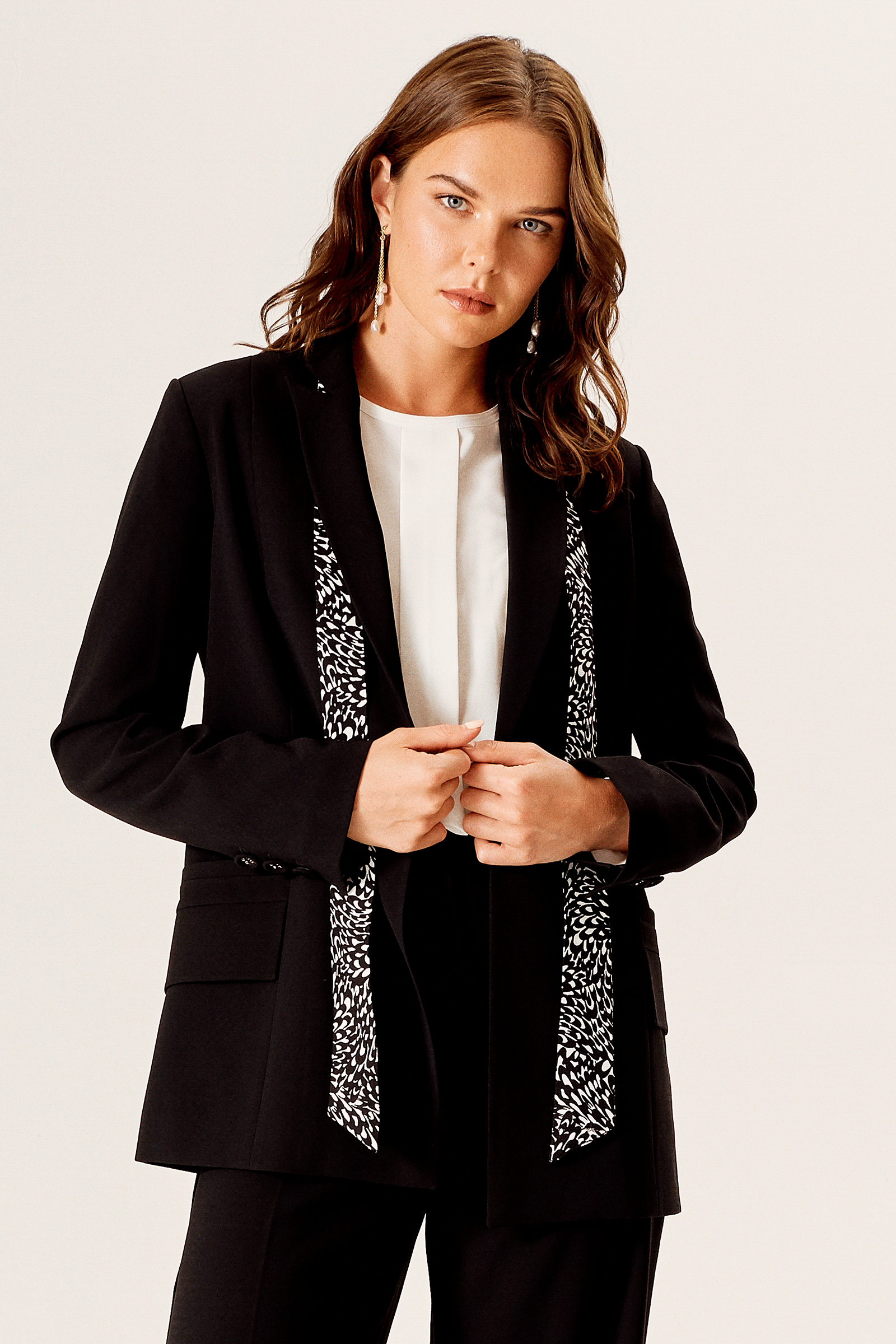 Fularlı Cep Detaylı Blazer Ceket