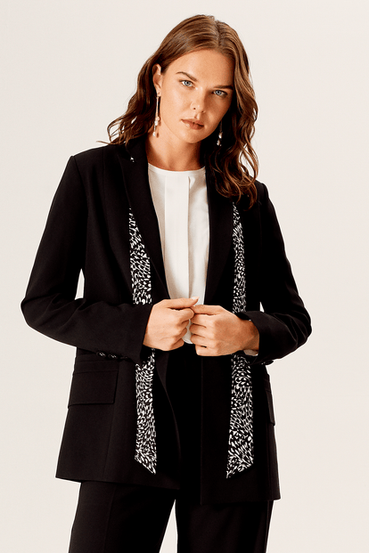 Fularlı Cep Detaylı Blazer Ceket