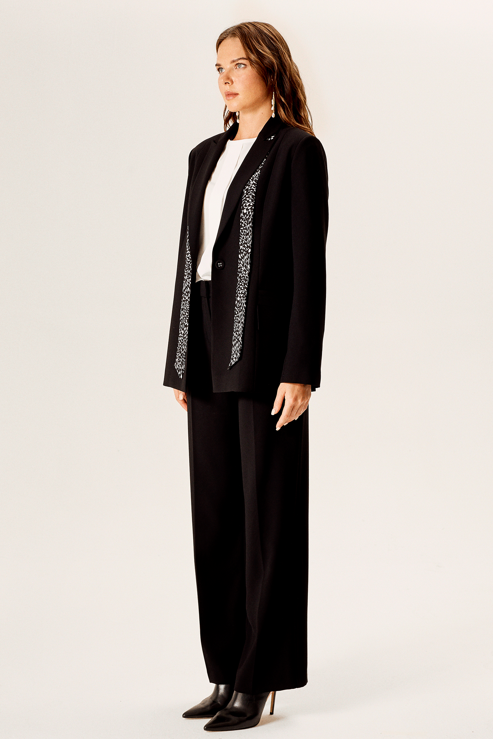 Fularlı Cep Detaylı Blazer Ceket