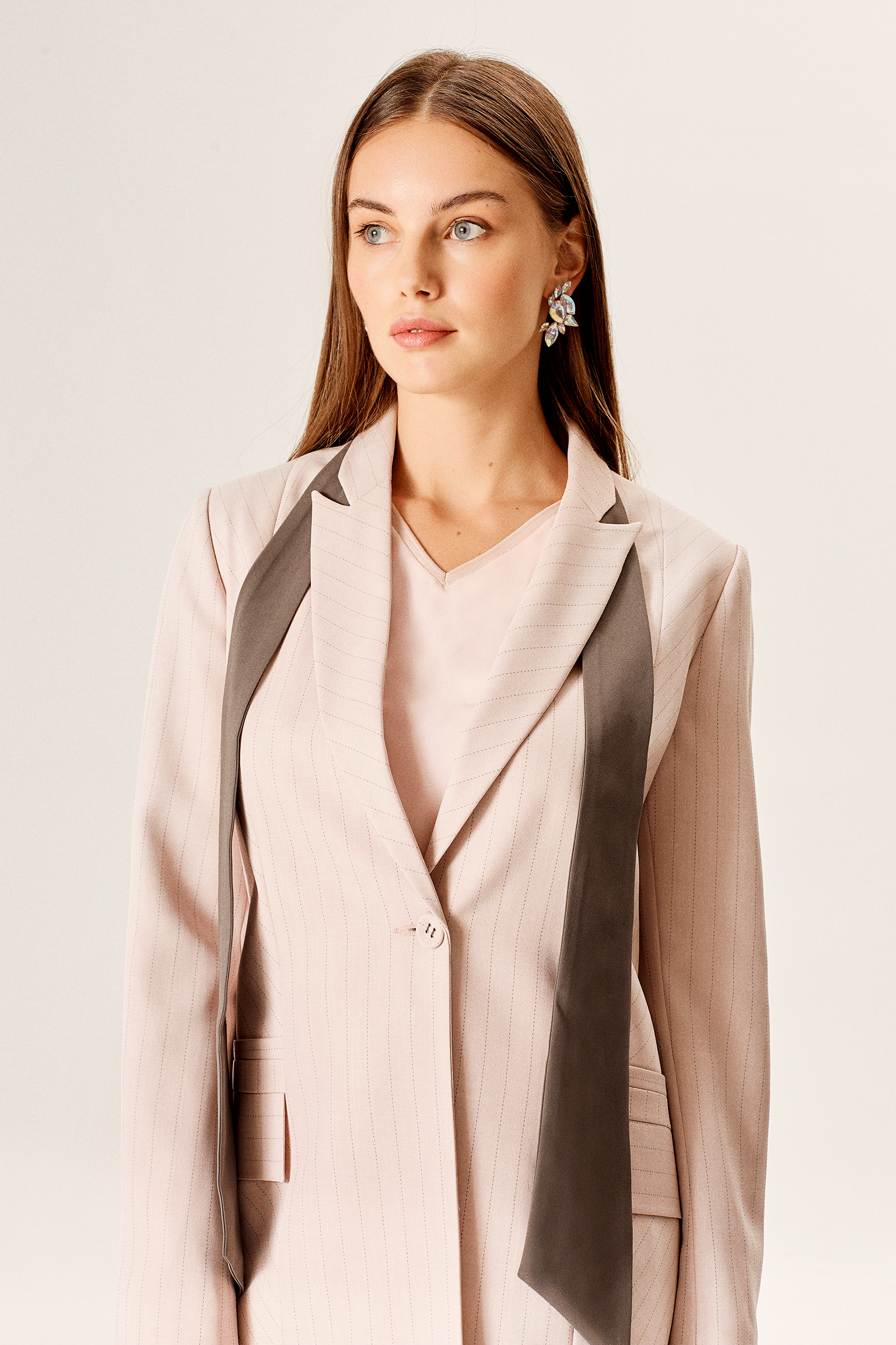 Fularlı Cep Detaylı Blazer Ceket