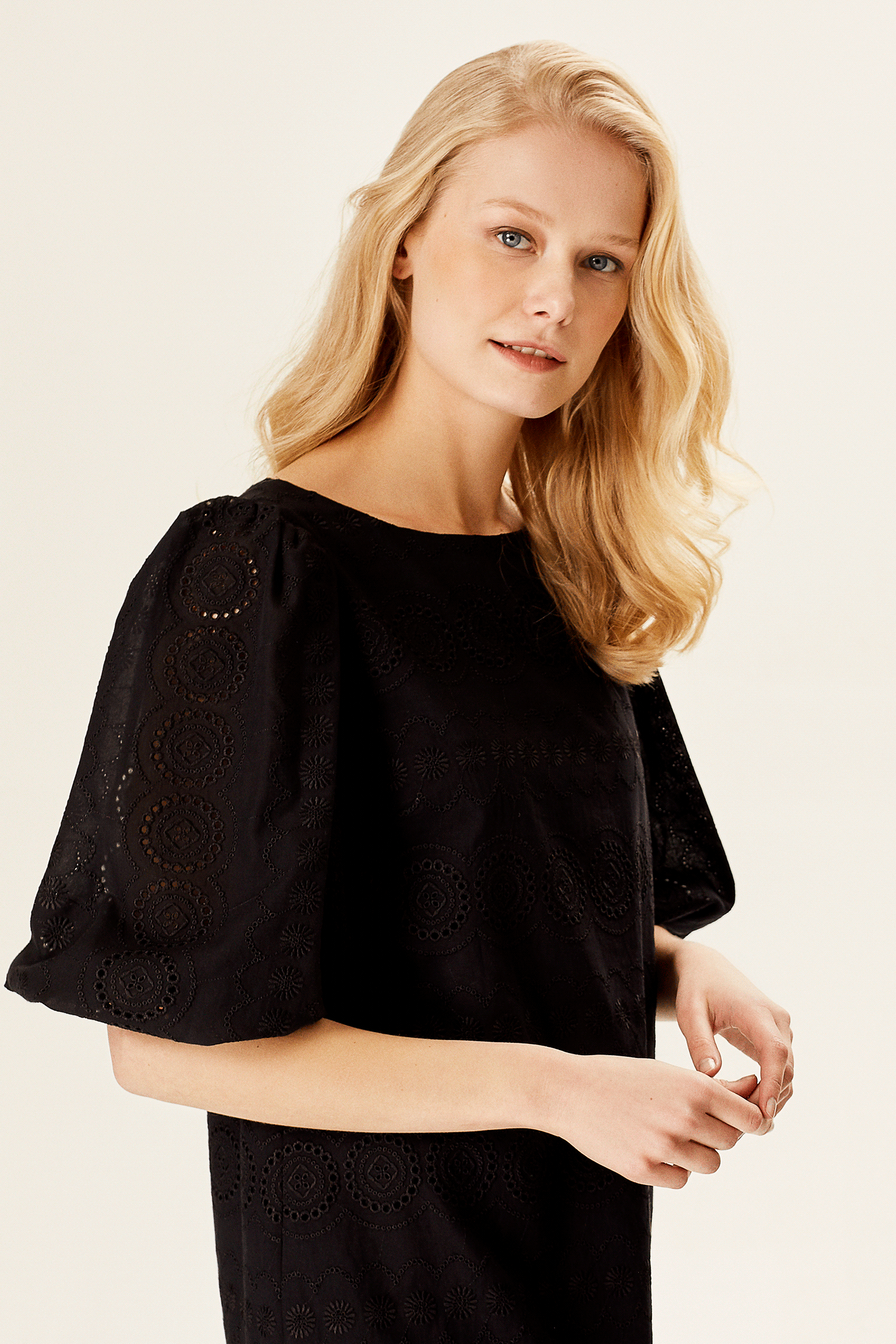 Balon Kollu Brode Elbise