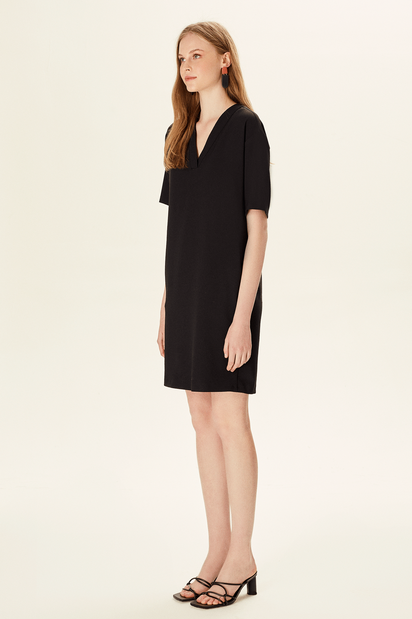 Yarım Kollu V Yakalı Pile Detaylı Elbise