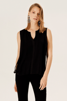 Şifon Detaylı Kolsuz Bluz