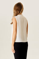 Şifon Detaylı Kolsuz Bluz