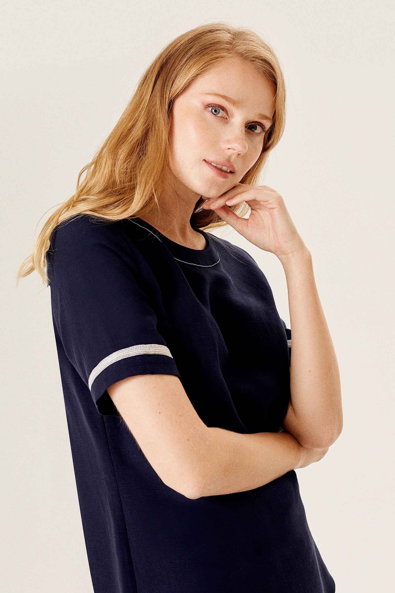 Zincir Aksesuarlı Yarım Kollu Keten Karışımlı Bluz