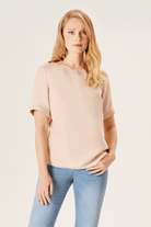 Zincir Aksesuarlı Yarım Kollu Keten Karışımlı Bluz